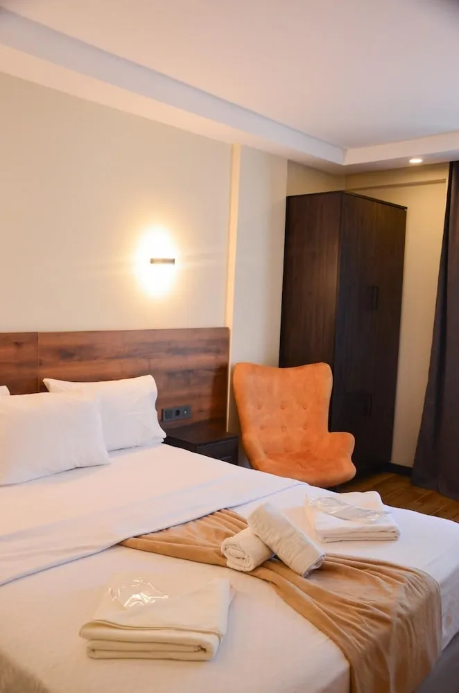 Luxury Tek Büyük Yataklı Oda