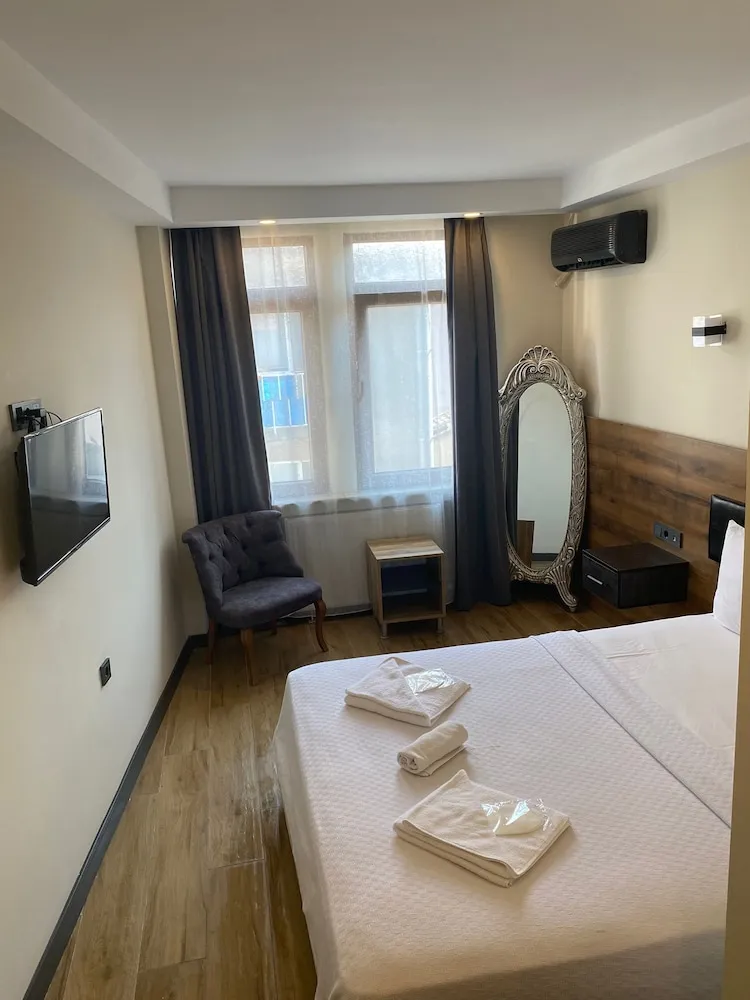 Luxury Tek Büyük Yataklı Oda