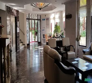 Azak Hotel