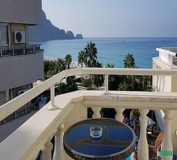 Azak Hotel