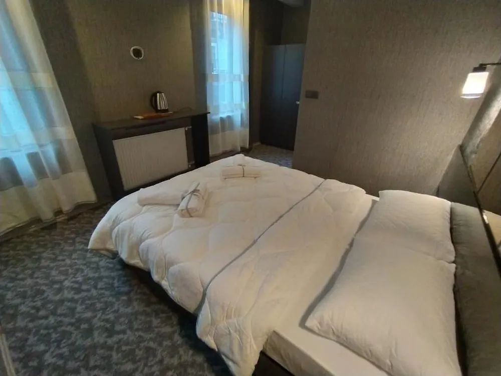 Standard Tek Büyük Yataklı Oda