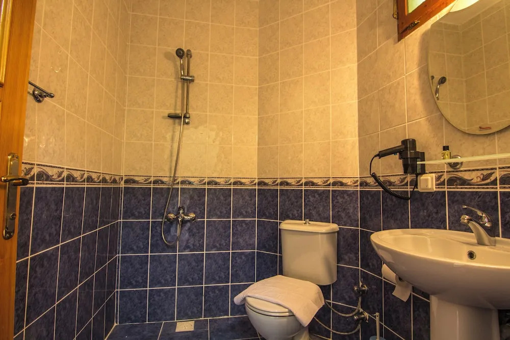 Standard Tek Büyük Yataklı Oda, 1 Çift Kişilik Yatak, Dağ Manzaralı, Havuz Kenarı