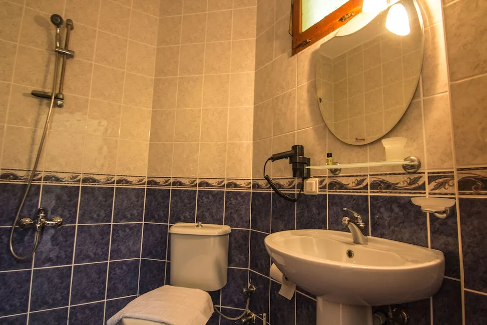 Standard Tek Büyük Yataklı Oda, 1 Çift Kişilik Yatak, Dağ Manzaralı, Havuz Kenarı