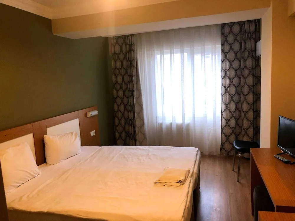 Basic Tek Büyük Yataklı Oda