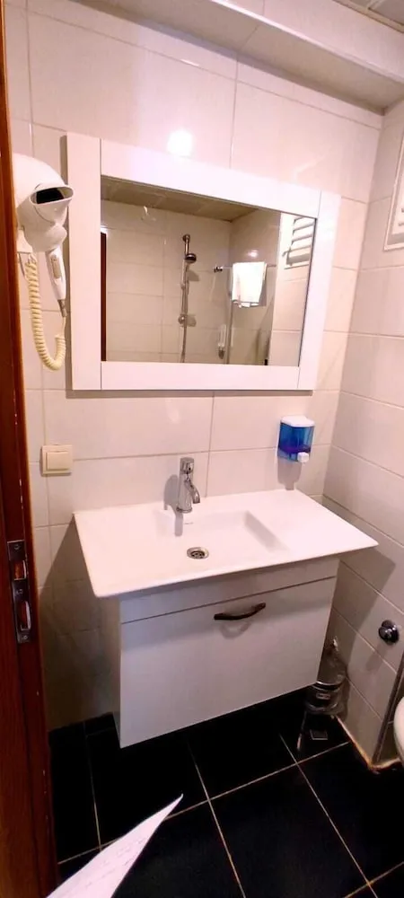 Basic Üç Kişilik Oda