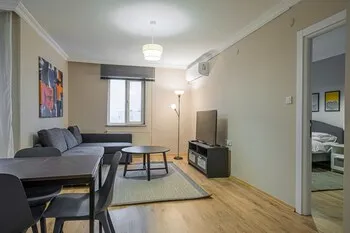 Toplu Taşıma Araçlarının Kesiştiği Merkezi Konumda Ferah Apart