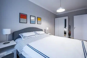 Toplu Taşıma Araçlarının Kesiştiği Merkezi Konumda Ferah Apart