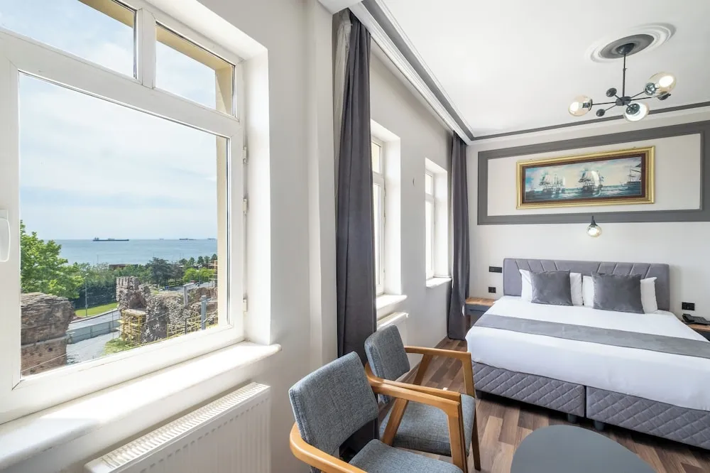 Deluxe Üç Kişilik Oda, Deniz Manzaralı