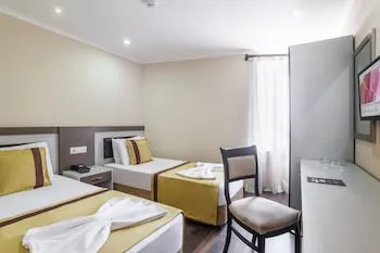 Ayhan Hotel