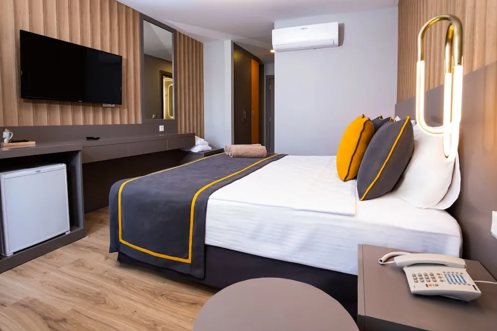 Comfort Tek Büyük veya İki Ayrı Yataklı Oda