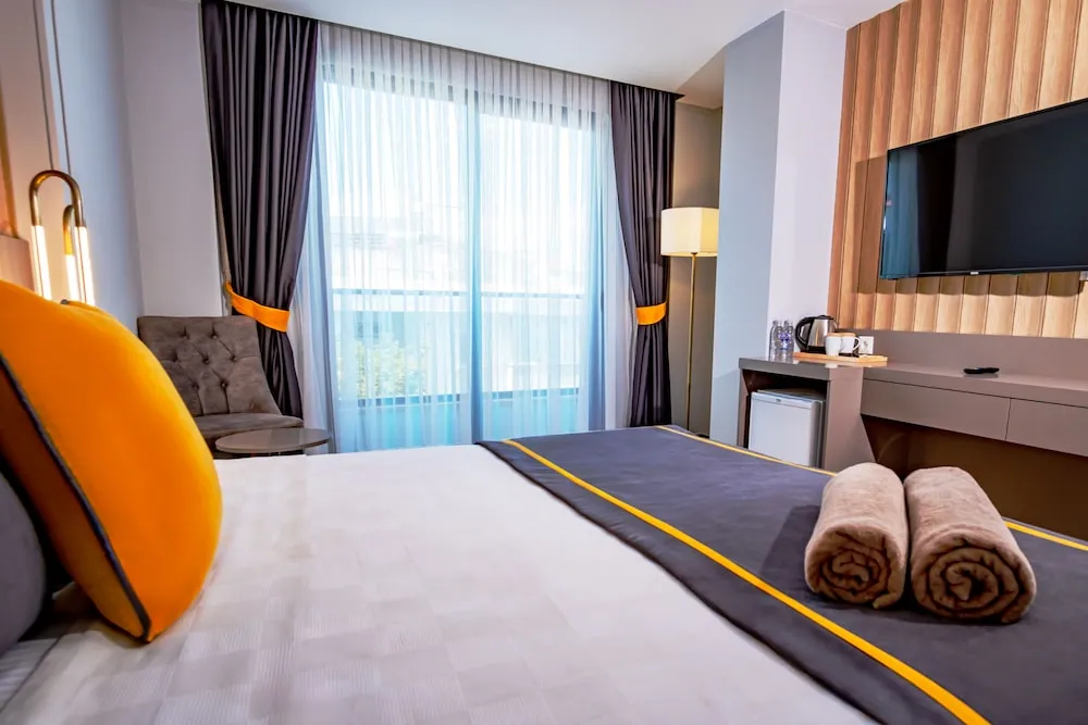 Comfort Tek Büyük veya İki Ayrı Yataklı Oda