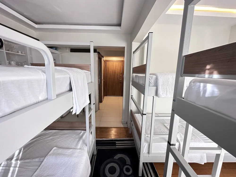 Comfort Ortak Ranzalı Oda, Karma Ranzalı Oda, Sigara İçilmez, Şehir Manzaralı