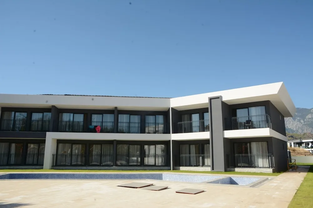 Stella Suit & Aparts