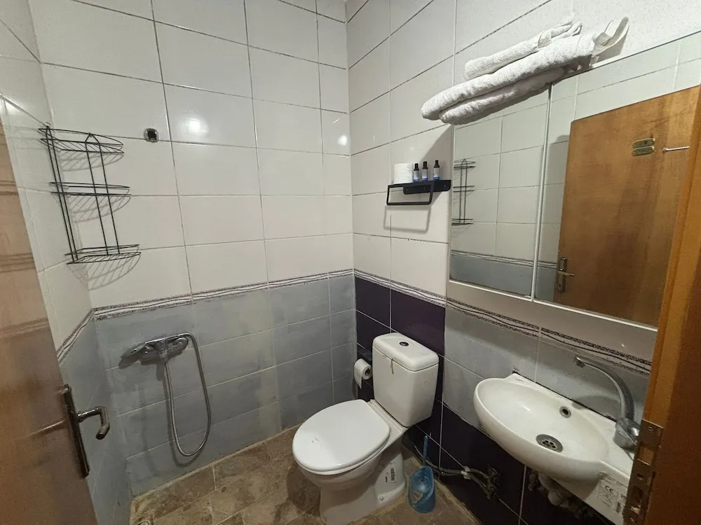 Üç Kişilik Oda, Tepe Manzaralı