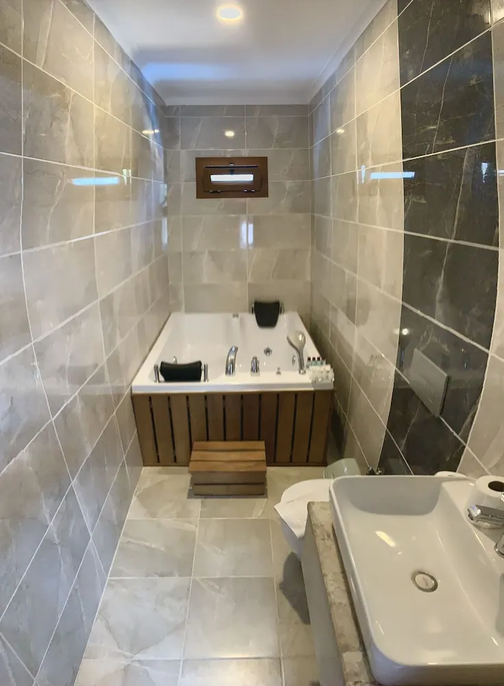 Basic Villa, Sıcak Su Küveti, Havuz Manzaralı