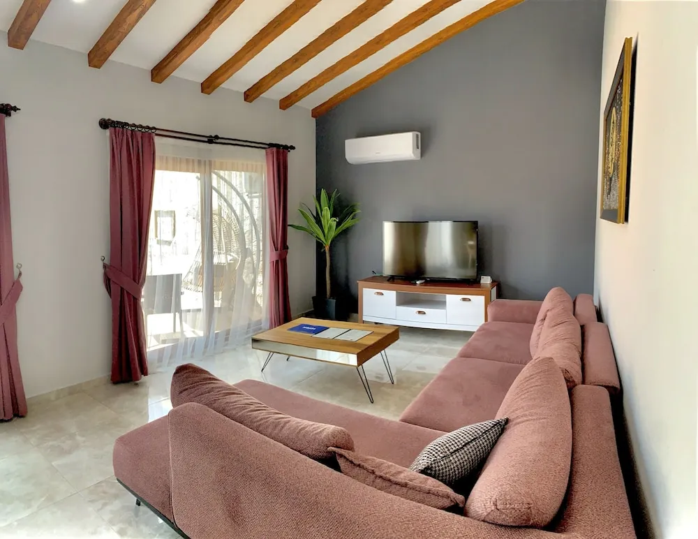 Basic Villa, Sıcak Su Küveti, Havuz Manzaralı