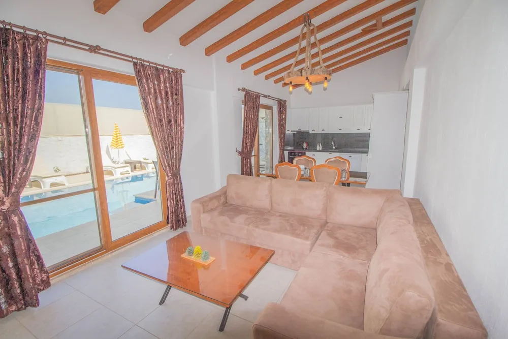 Basic Villa, Sıcak Su Küveti, Havuz Manzaralı