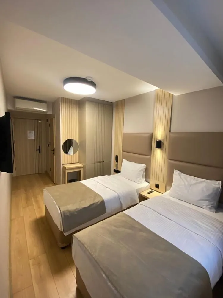 Double Room, No Smoking