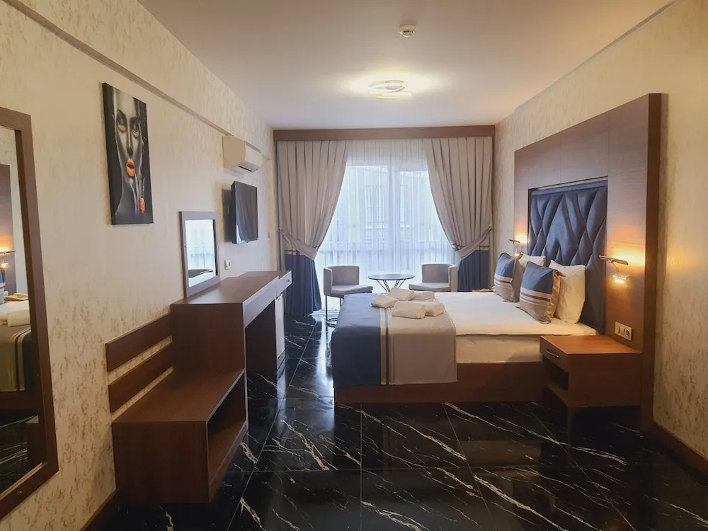 Senior Tek Büyük Yataklı Oda