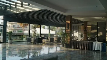 City Point Beach & Spa Hotel