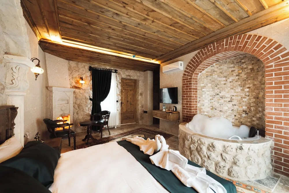 Luxury Süit, Avlu Manzaralı