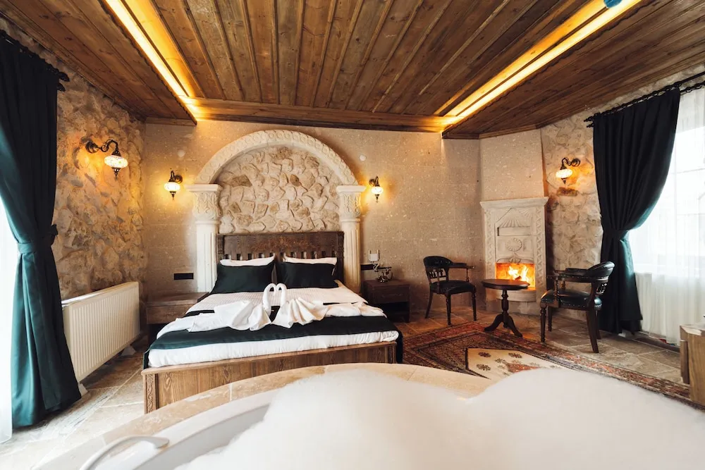 Luxury Süit, Avlu Manzaralı