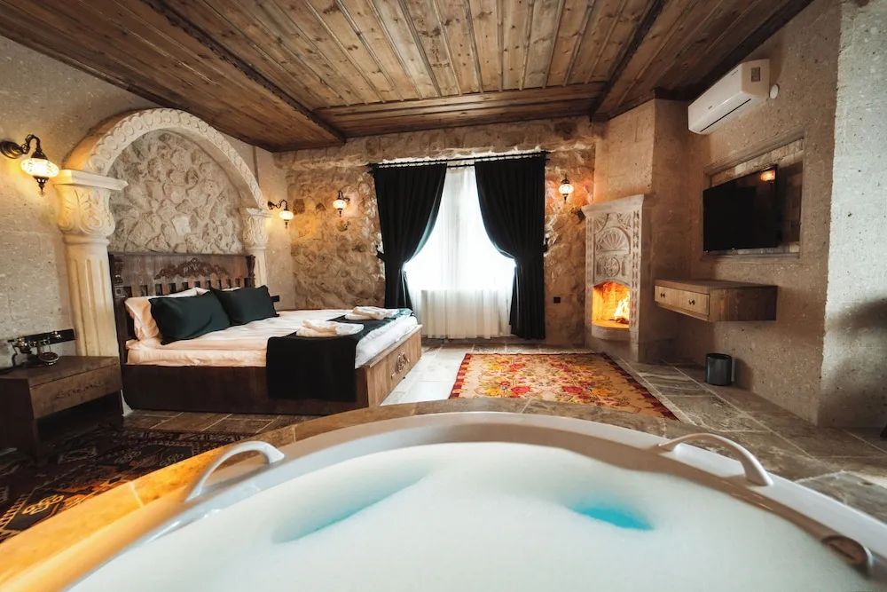 Luxury Süit, Avlu Manzaralı