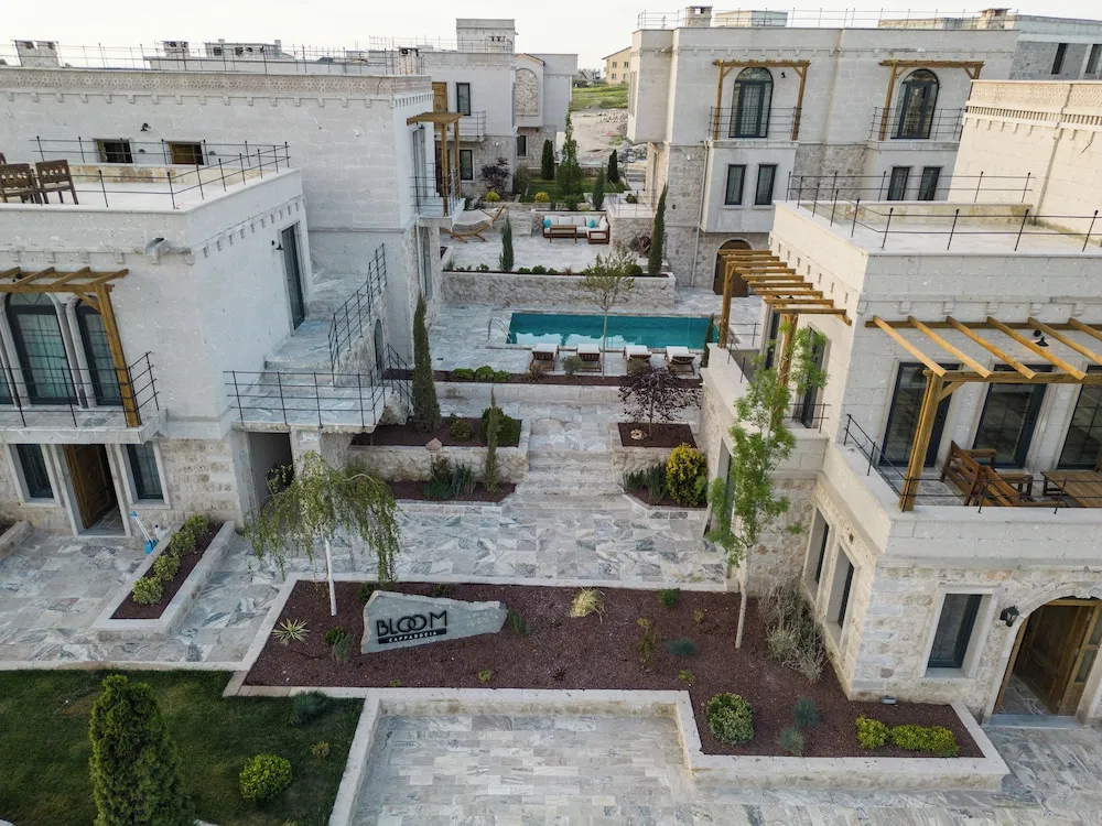 Luxury Süit, Avlu Manzaralı