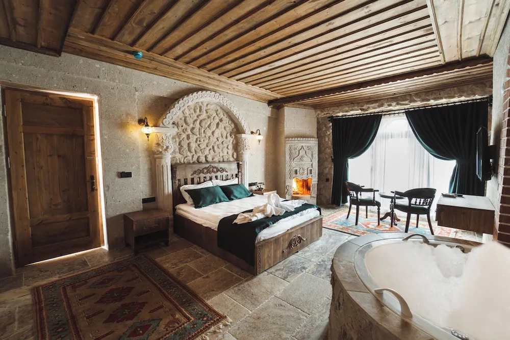 Luxury Süit, Avlu Manzaralı