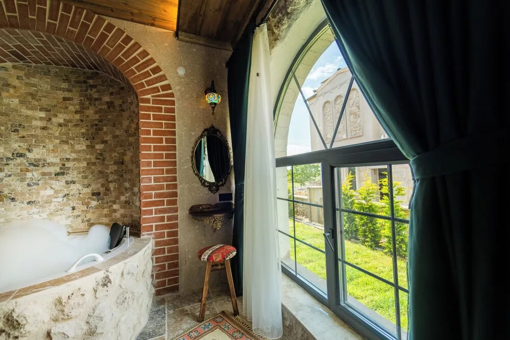 Luxury Süit, Avlu Manzaralı