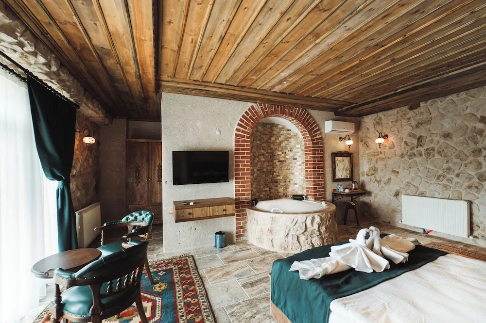 Luxury Süit, Avlu Manzaralı