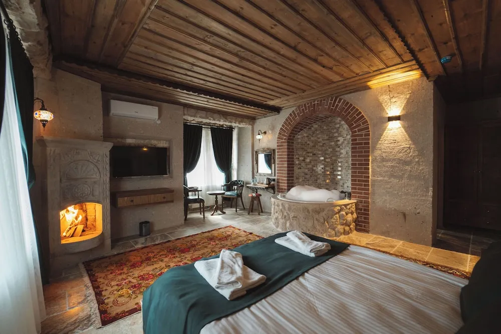 Luxury Süit, Avlu Manzaralı