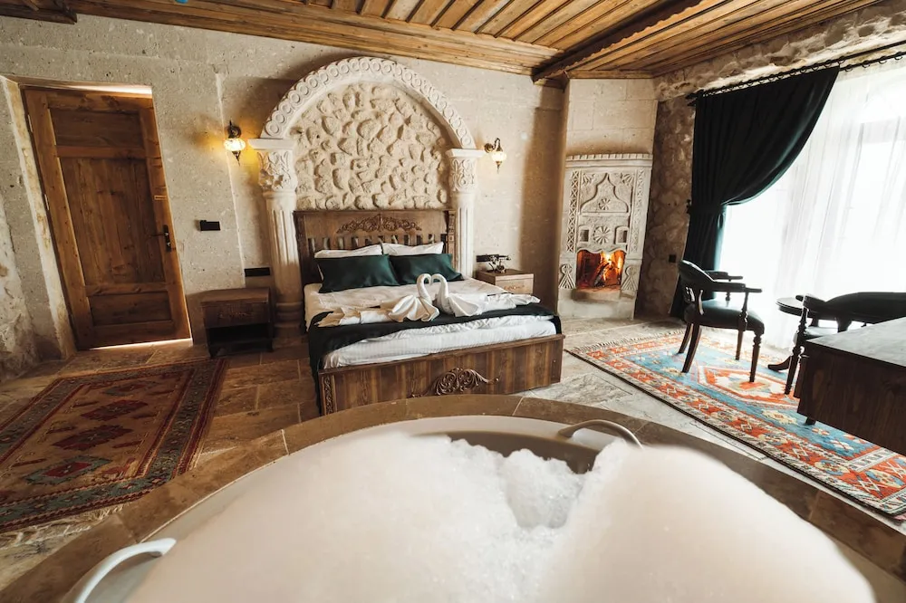 Luxury Süit, Avlu Manzaralı