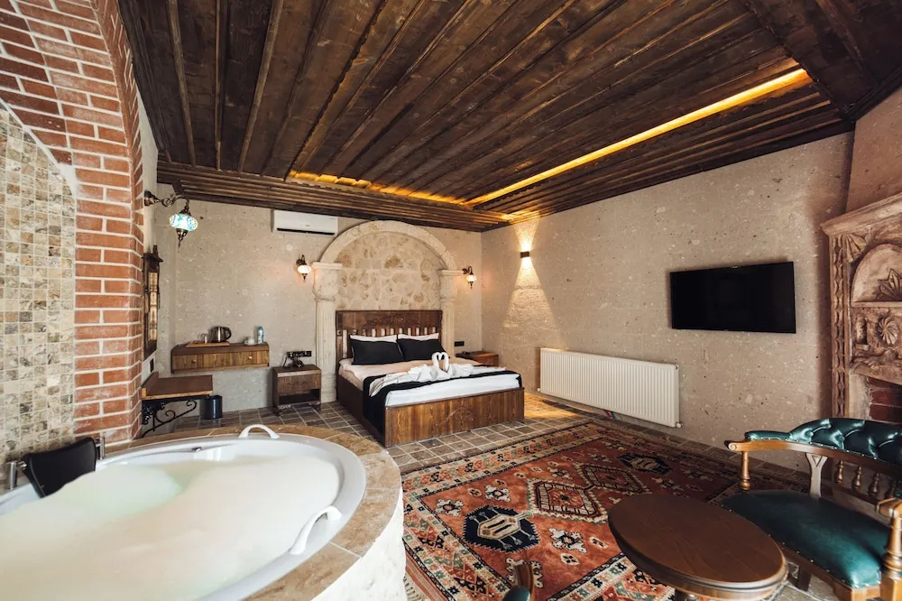 Luxury Süit, Avlu Manzaralı