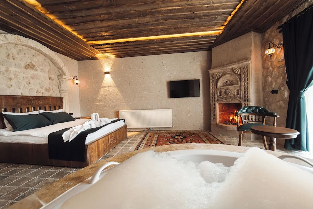 Luxury Süit, Avlu Manzaralı