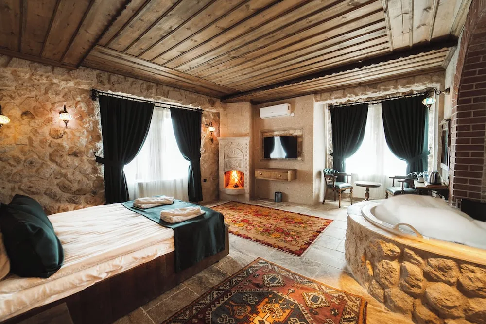 Luxury Süit, Avlu Manzaralı