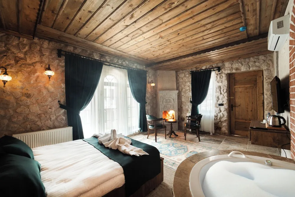 Luxury Süit, Avlu Manzaralı