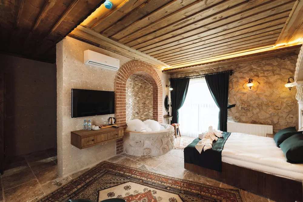 Luxury Süit, Avlu Manzaralı