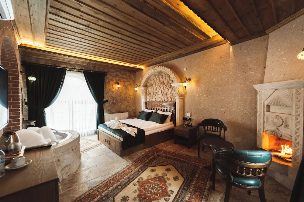 Luxury Süit, Avlu Manzaralı