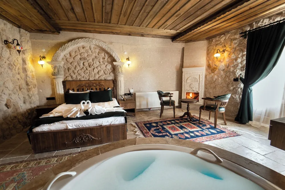 Luxury Süit, Avlu Manzaralı