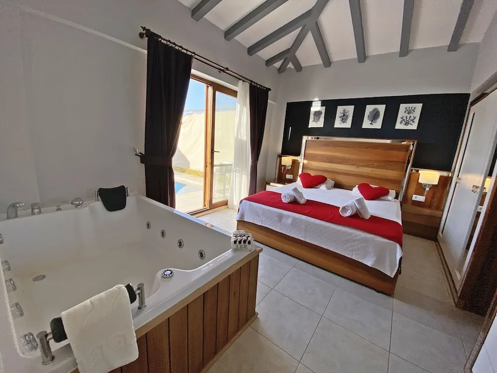 Basic Villa, Sıcak Su Küveti, Havuz Manzaralı