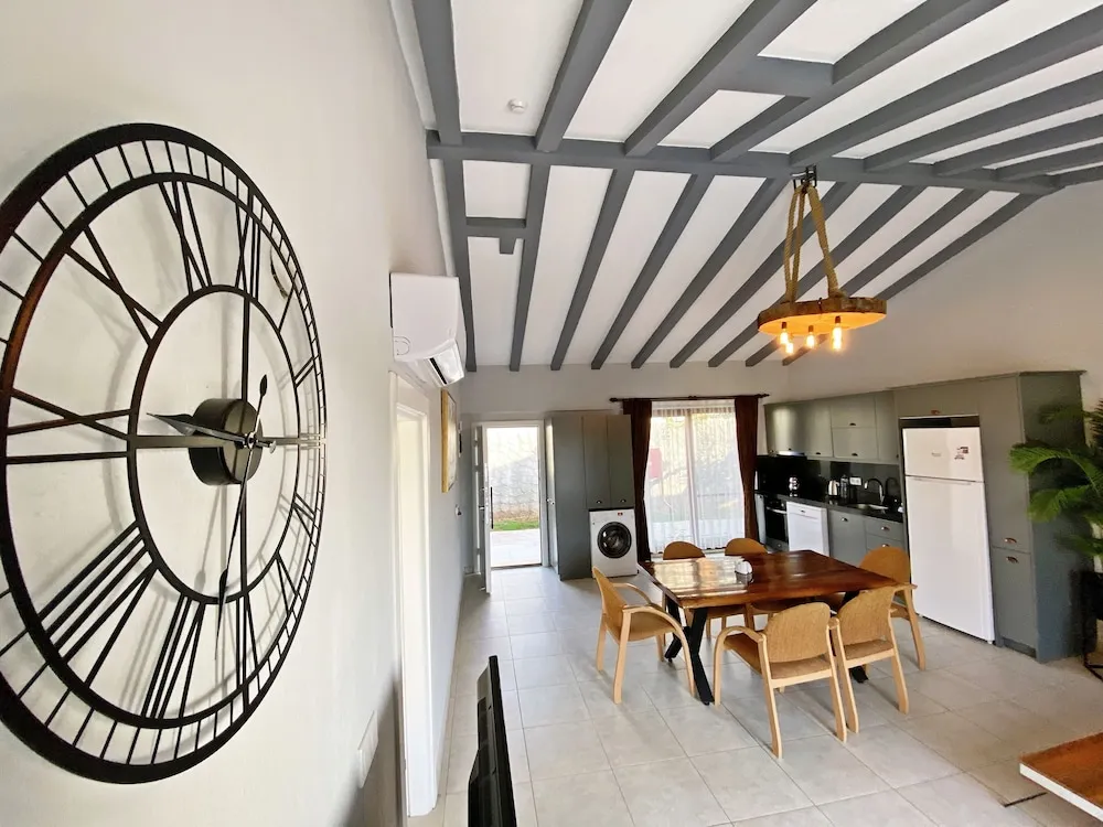 Basic Villa, Sıcak Su Küveti, Havuz Manzaralı
