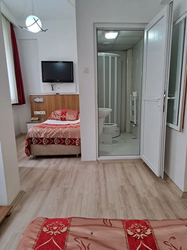 Üç Kişilik Oda