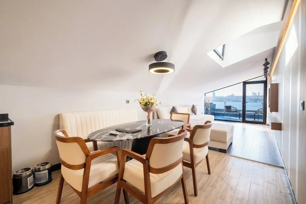 Panoramic Penthouse with Sea View