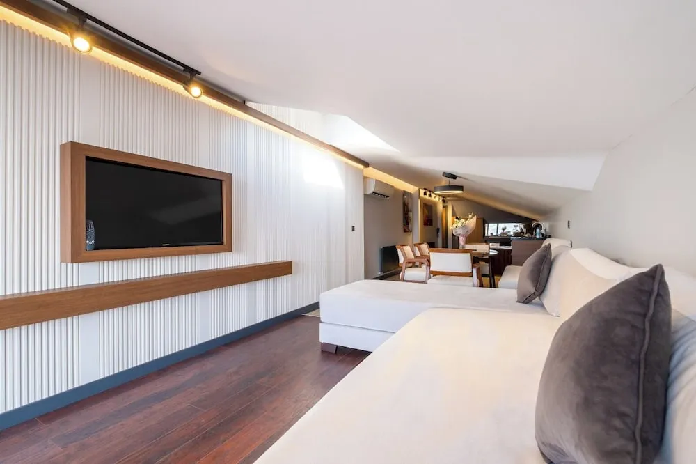 Panoramic Penthouse with Sea View