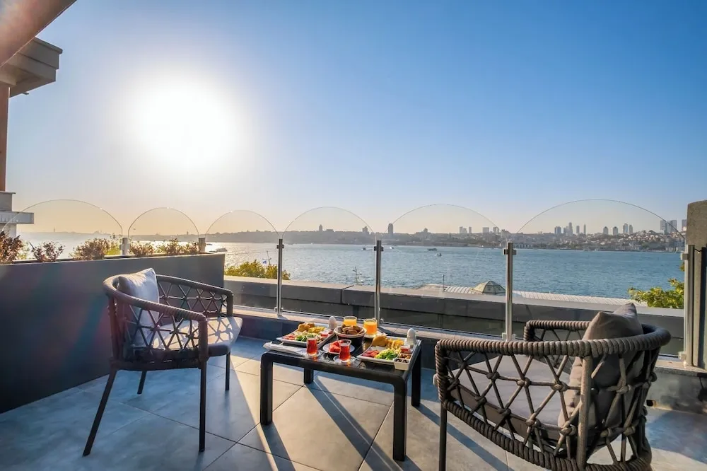 Panoramic Penthouse with Sea View