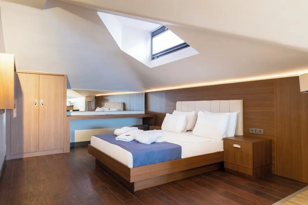 Panoramic Penthouse with Sea View