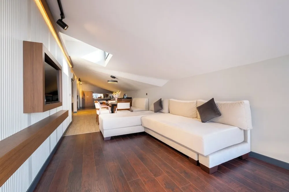 Panoramic Penthouse with Sea View