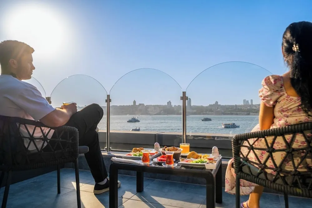 Panoramic Penthouse with Sea View