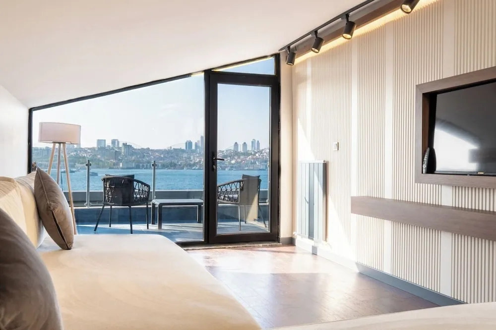 Panoramic Penthouse with Sea View